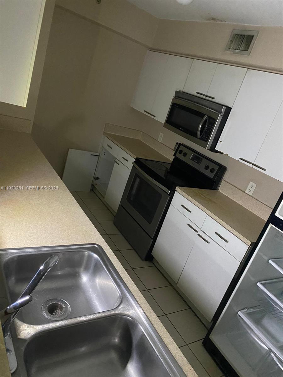 VISTA TRACE 2 CONDO - Residential