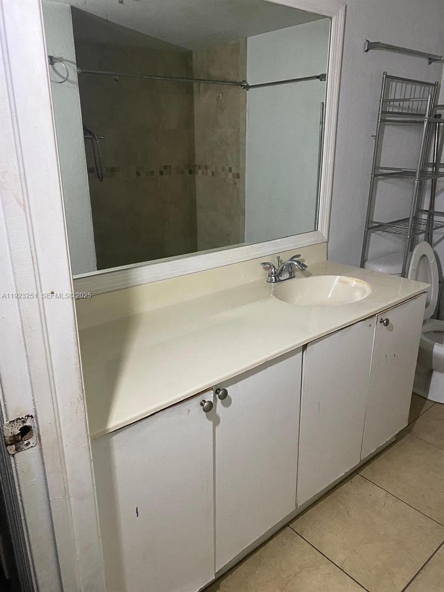 VISTA TRACE 2 CONDO - Residential