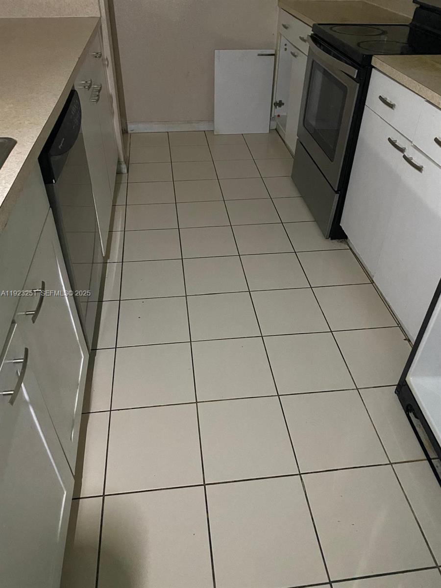 VISTA TRACE 2 CONDO - Residential