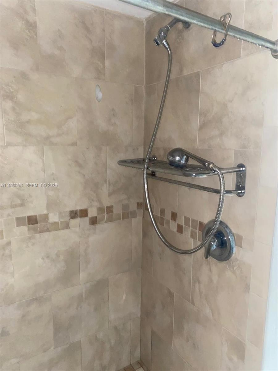 VISTA TRACE 2 CONDO - Residential