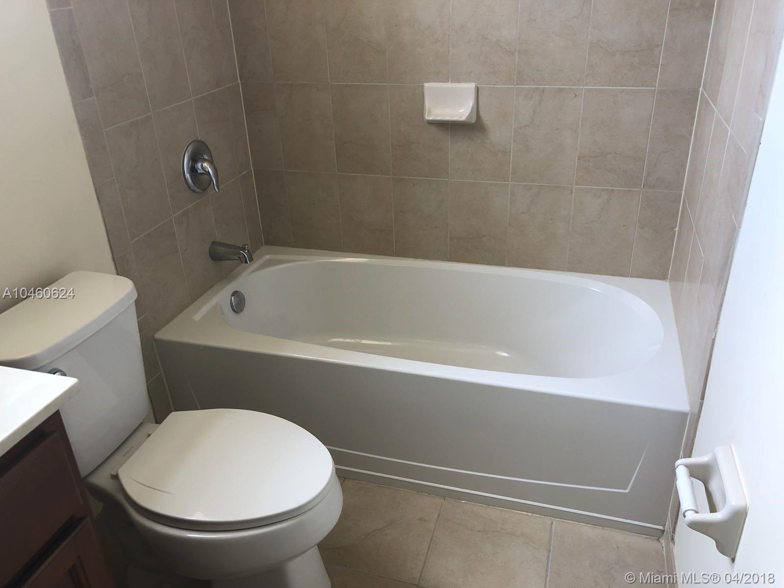 KENDALL COMMONS TOWNHOMES - Residential Lease