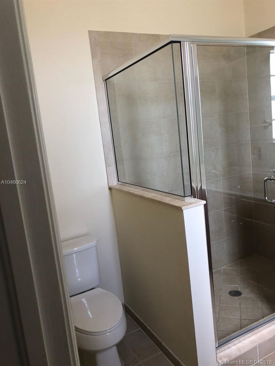 KENDALL COMMONS TOWNHOMES - Residential Lease