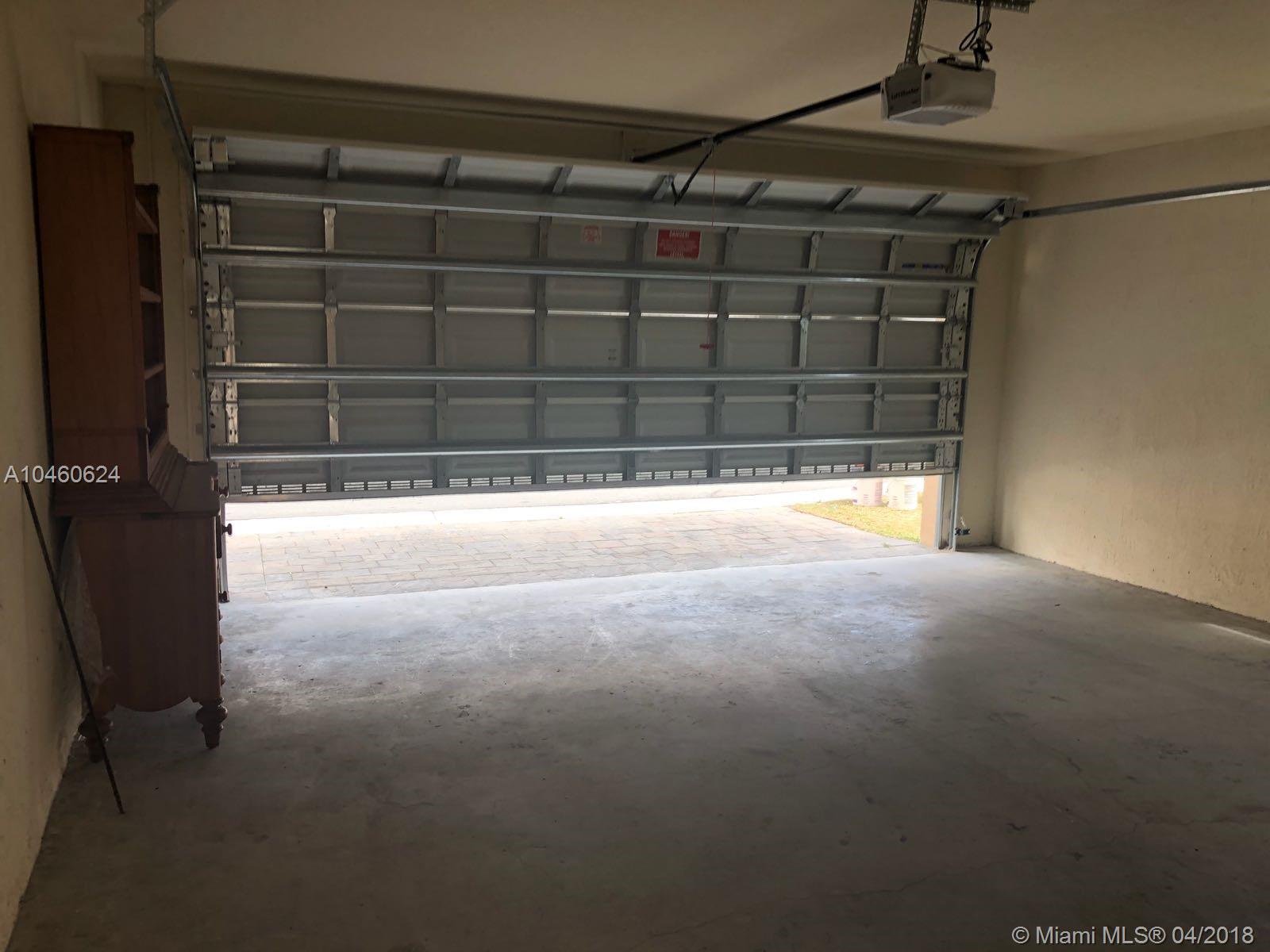 KENDALL COMMONS TOWNHOMES - Residential Lease