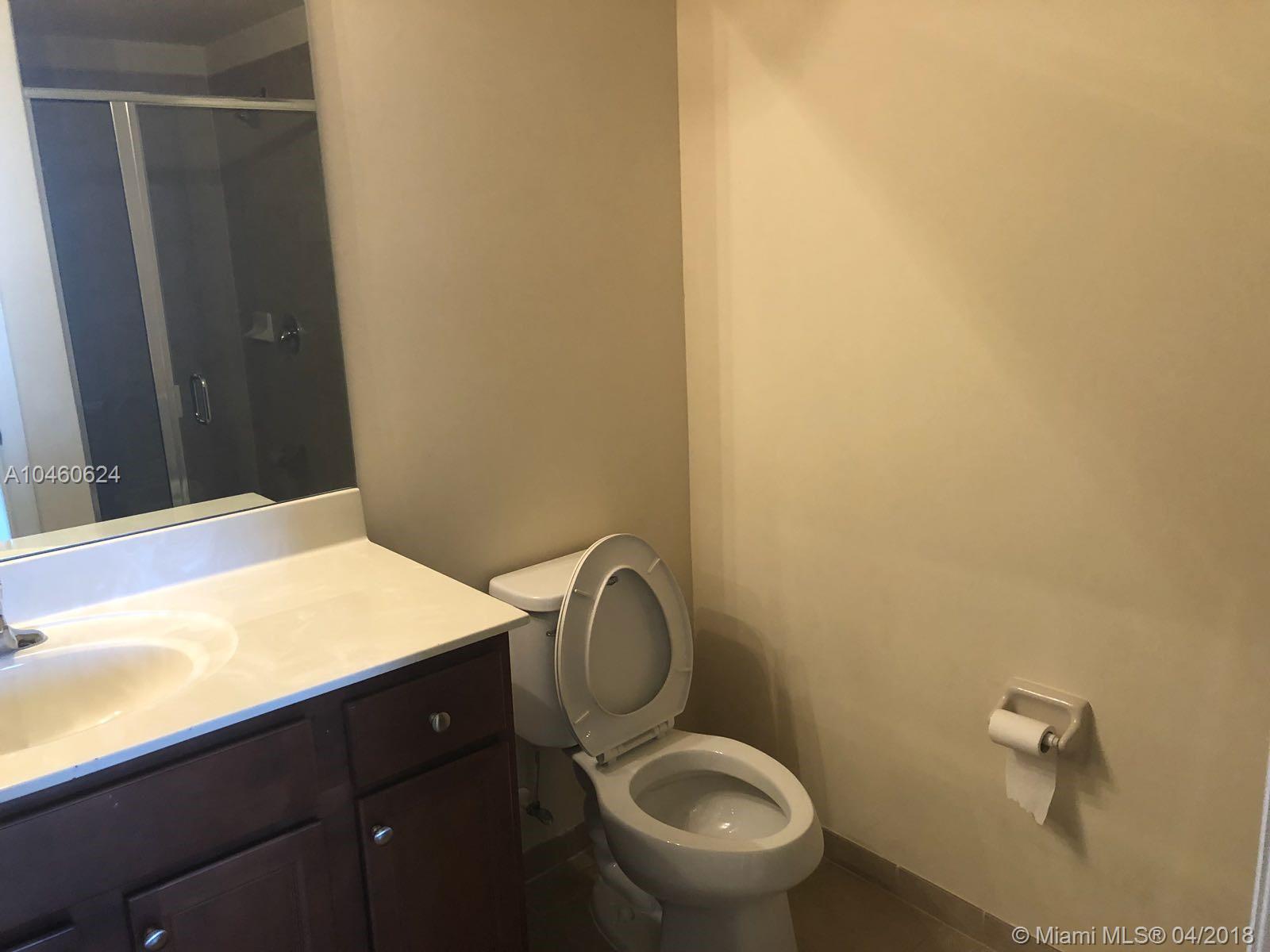 KENDALL COMMONS TOWNHOMES - Residential Lease