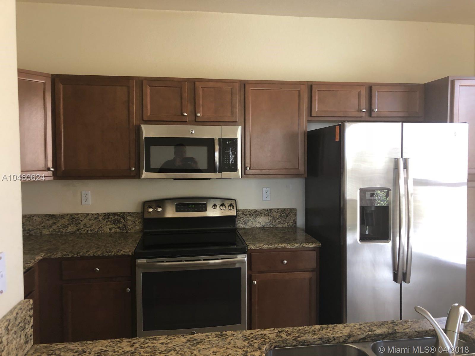 KENDALL COMMONS TOWNHOMES - Residential Lease