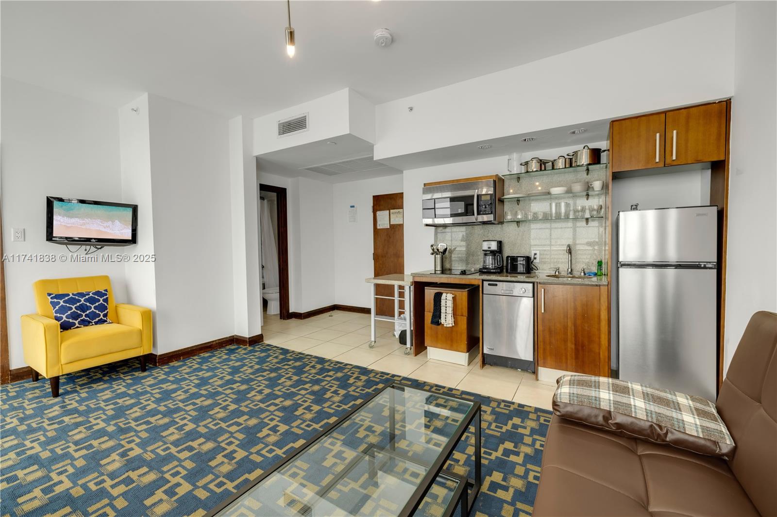 Property for Sale at 1036 Ocean Dr B307, Miami Beach, Miami-Dade County, Florida - Bedrooms: 1 
Bathrooms: 1  - $325,000