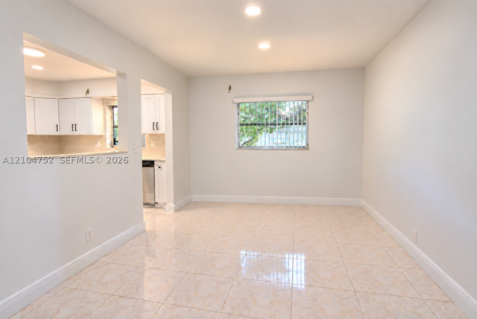 412 S Luna Ct 9