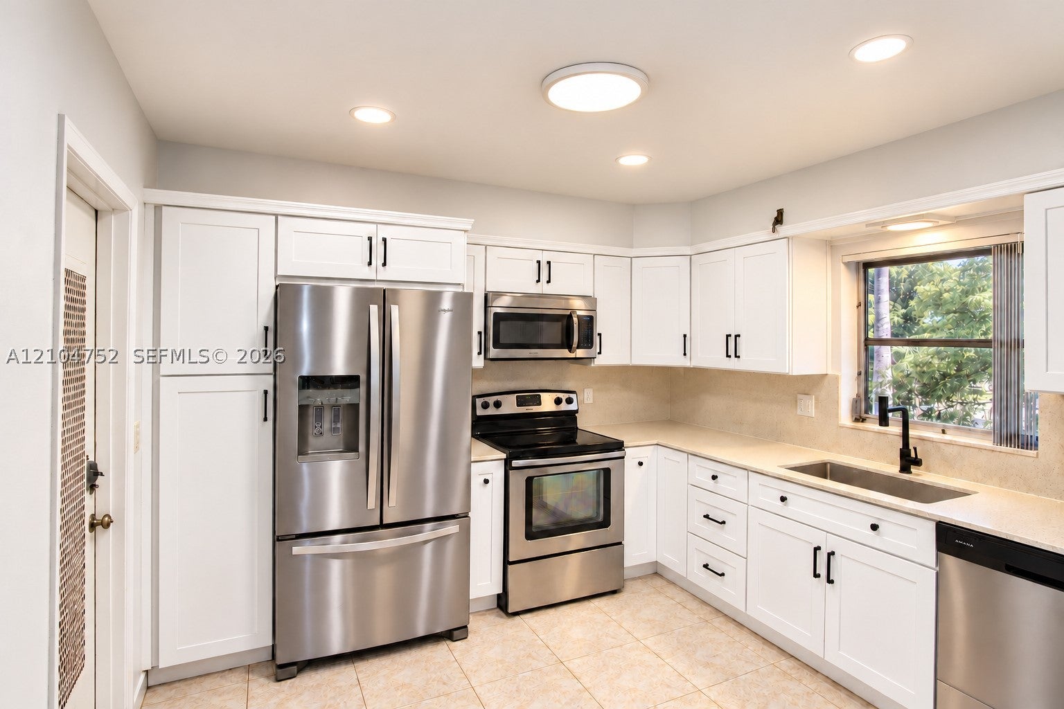 412 S Luna Ct
