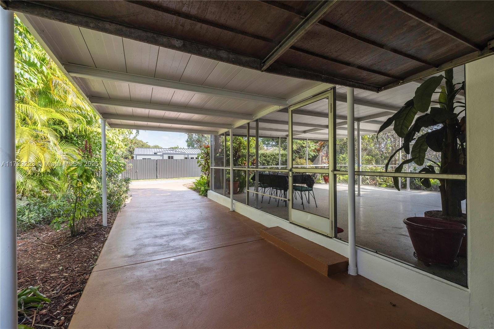 Mia Shrs Tucked Away - Residential