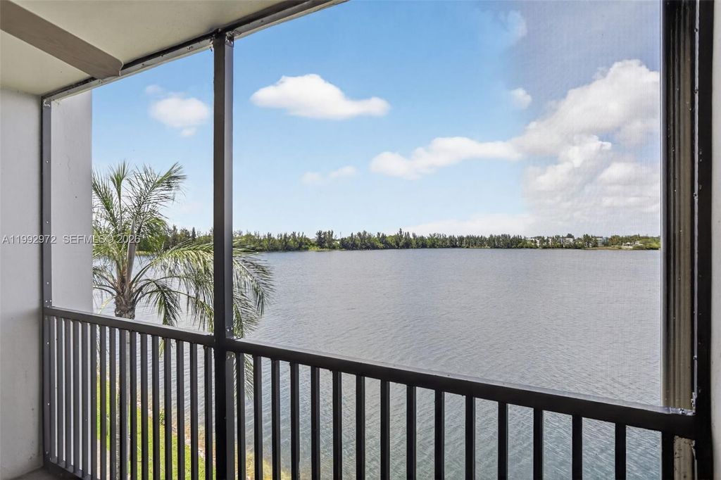 Photo of 117 Lake Emerald Dr #409, Oakland Park, FL 33309 (MLS # A11992972)