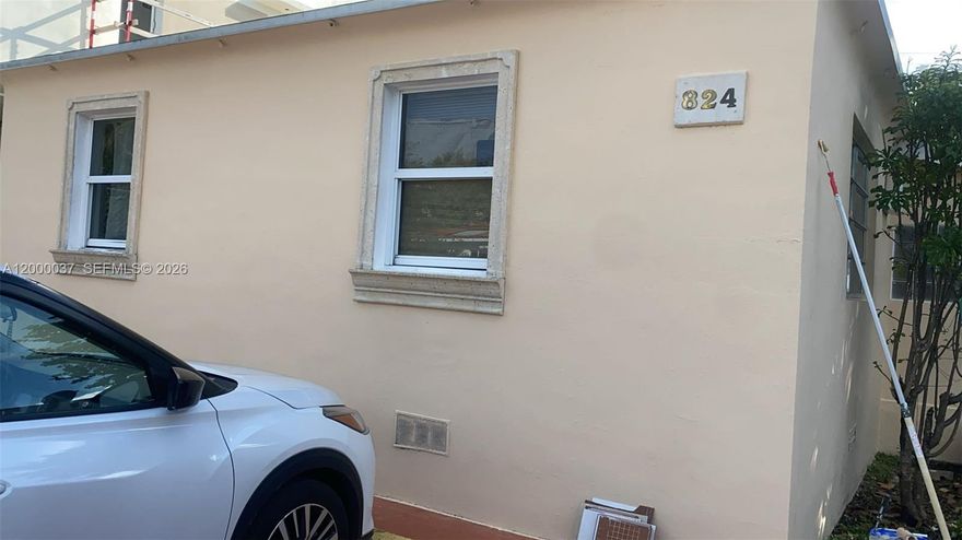 Gorgeous 4 bedrooms 2 bath apartment all new remodeled, huge patio and Garden view, in a wonderful location in Miami Beach, walking distance to Collins Ave and Beaches. Don't miss this one.