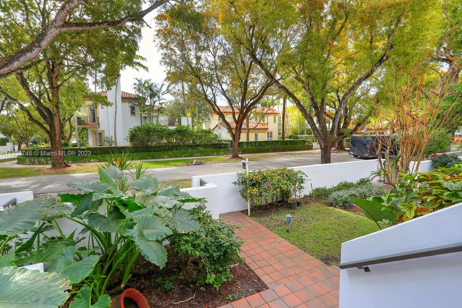 BILTMORE COURT VILLAS CON - Residential