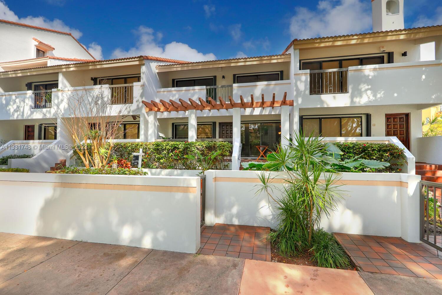 BILTMORE COURT VILLAS CON - Residential