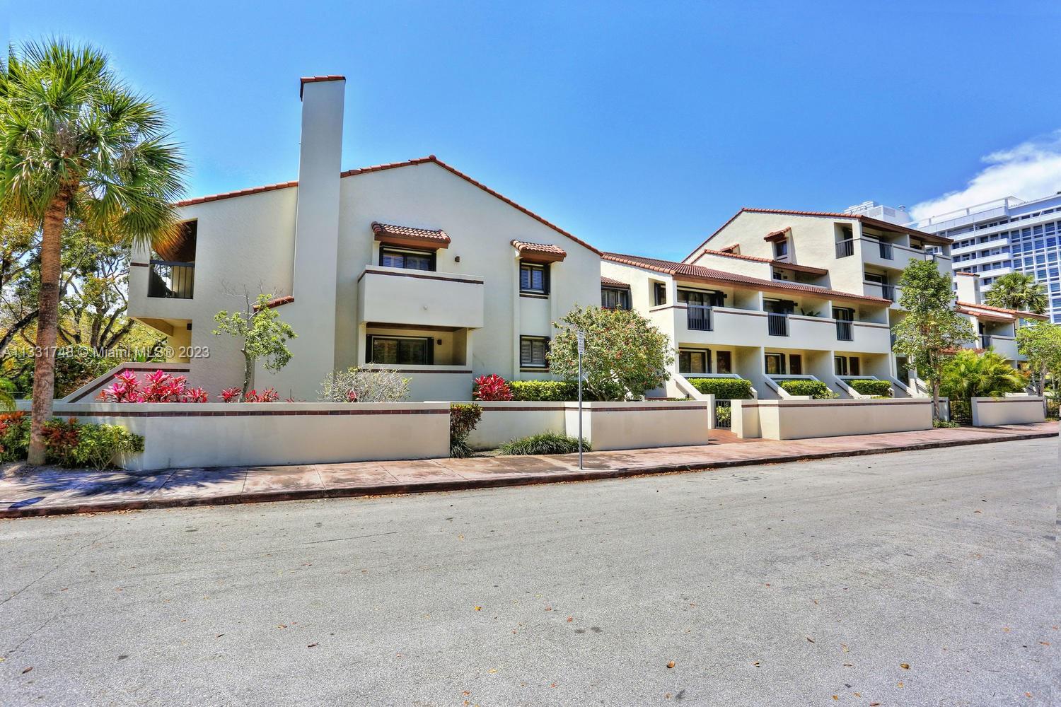 BILTMORE COURT VILLAS CON - Residential