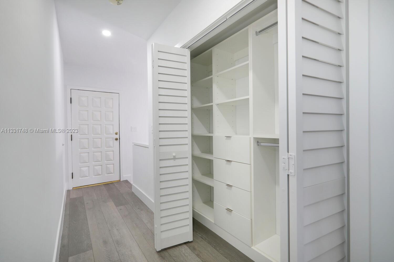 BILTMORE COURT VILLAS CON - Residential