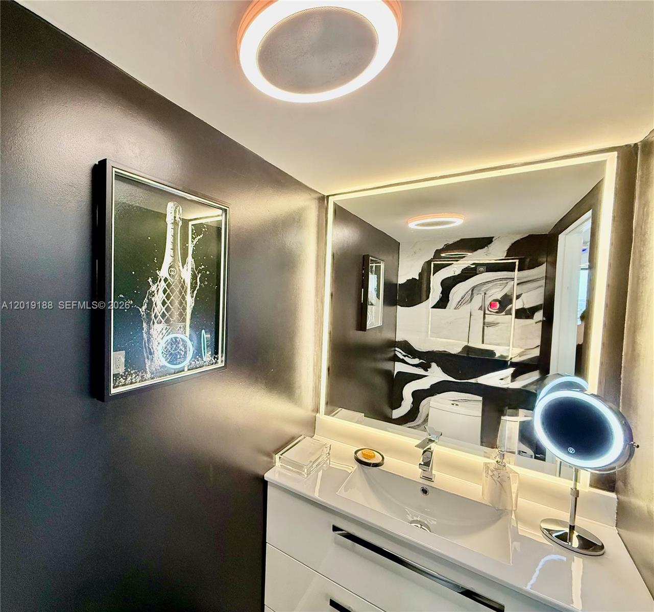 VENETIA CONDO - Residential