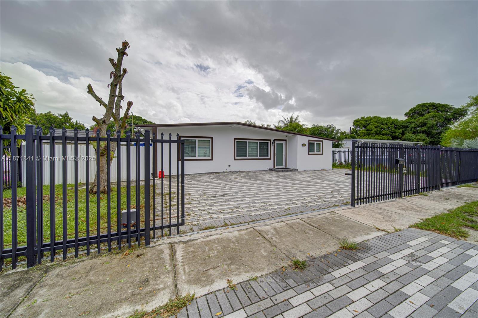 BISCAYNE VILLAGE HEIGHTS - Residential