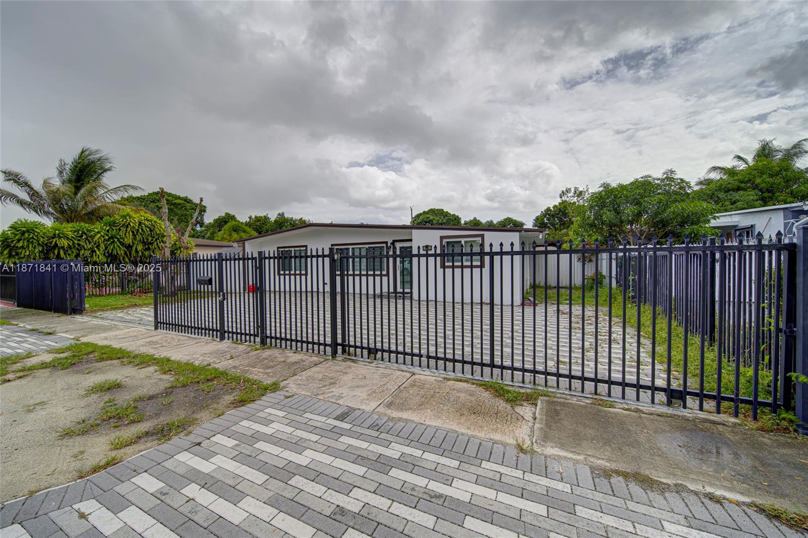 BISCAYNE VILLAGE HEIGHTS - Residential