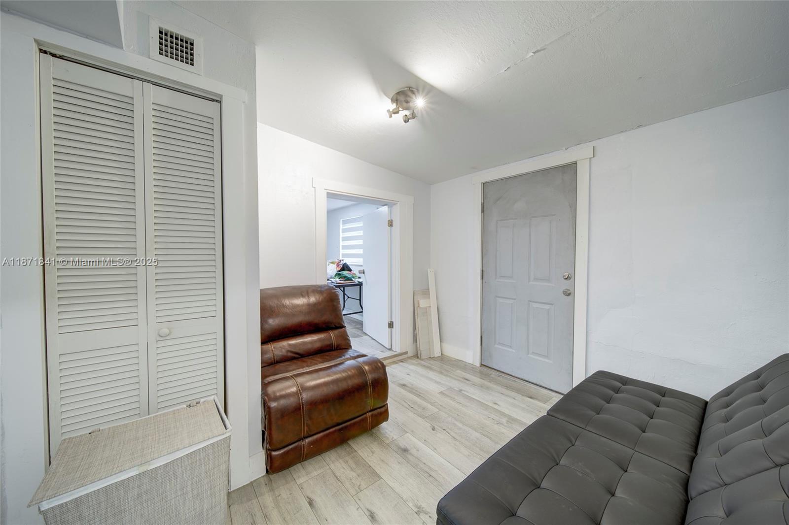 BISCAYNE VILLAGE HEIGHTS - Residential