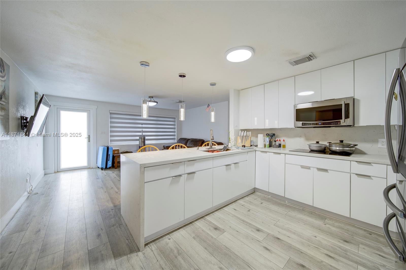 BISCAYNE VILLAGE HEIGHTS - Residential