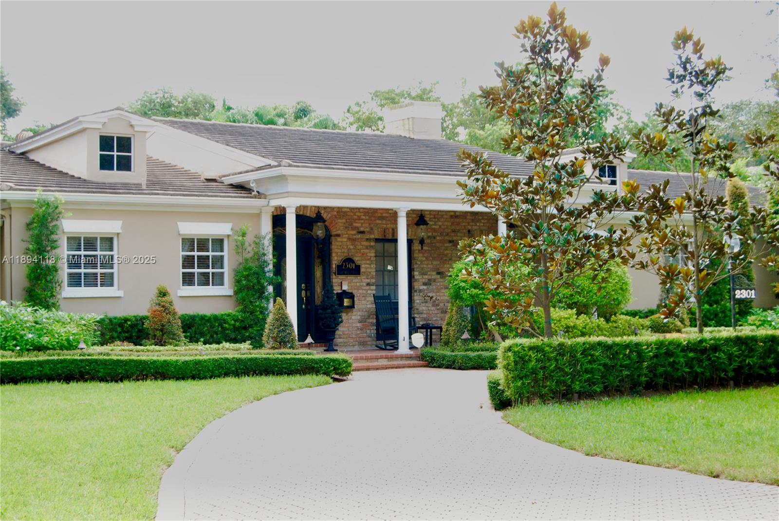 2301 Alhambra Cir