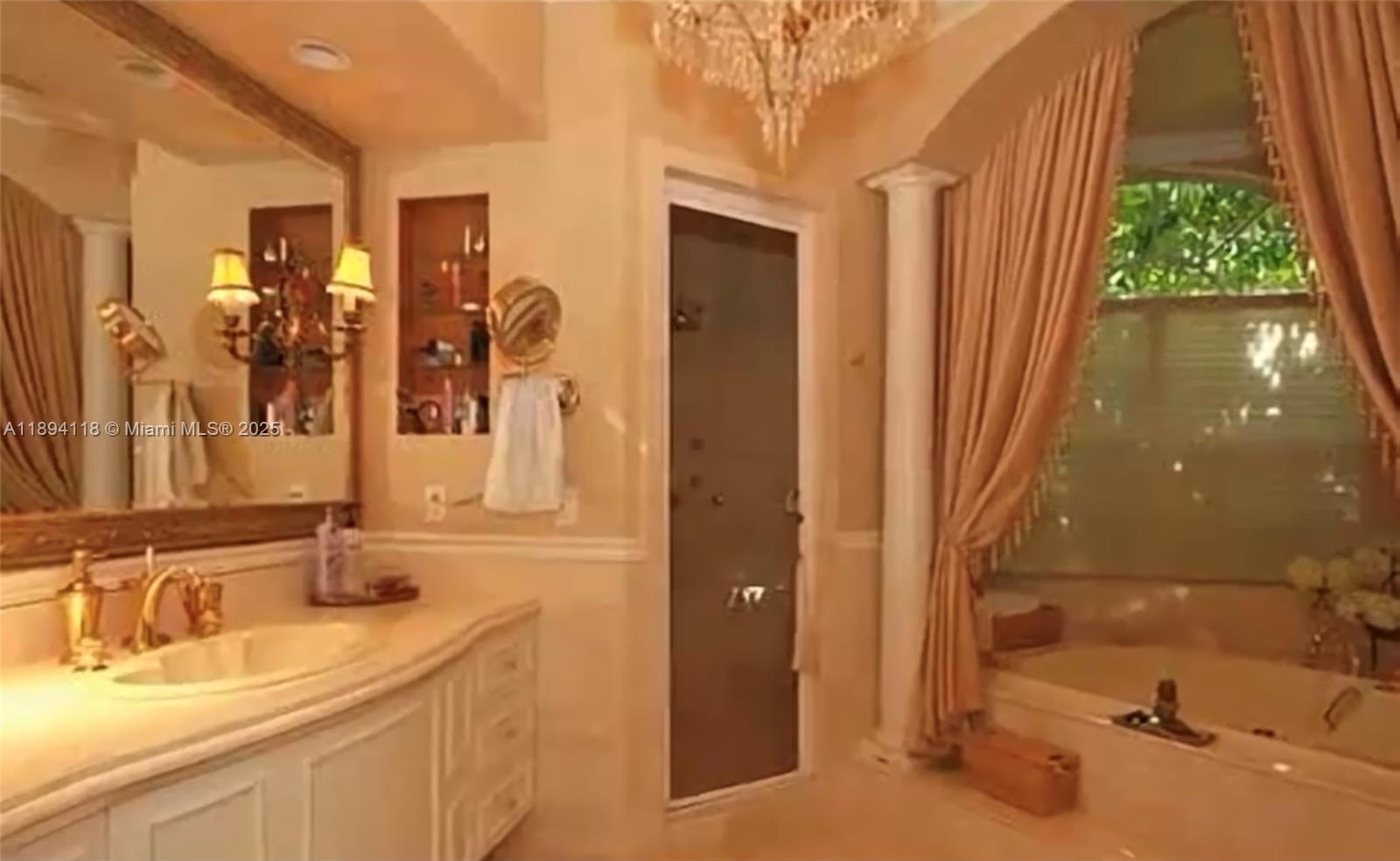 2301 Alhambra Cir