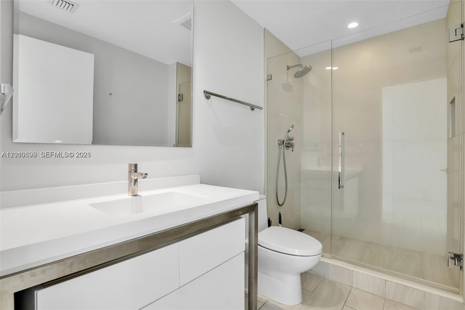 METROPICA NORTH TOWER ONE - Residential