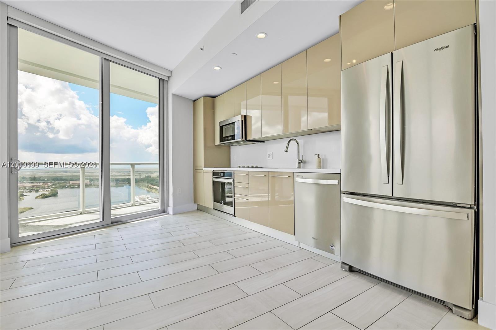 METROPICA NORTH TOWER ONE - Residential