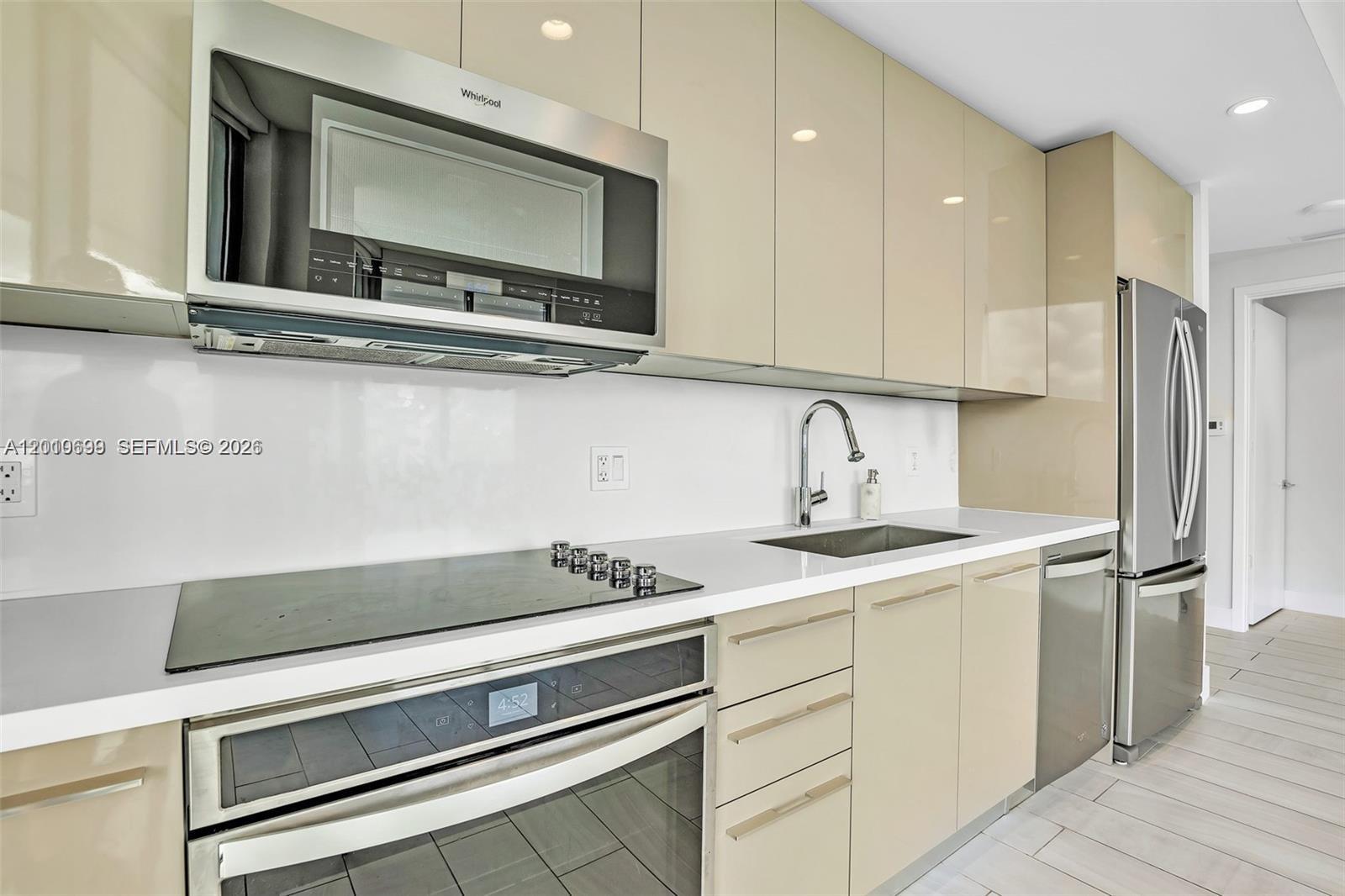 METROPICA NORTH TOWER ONE - Residential