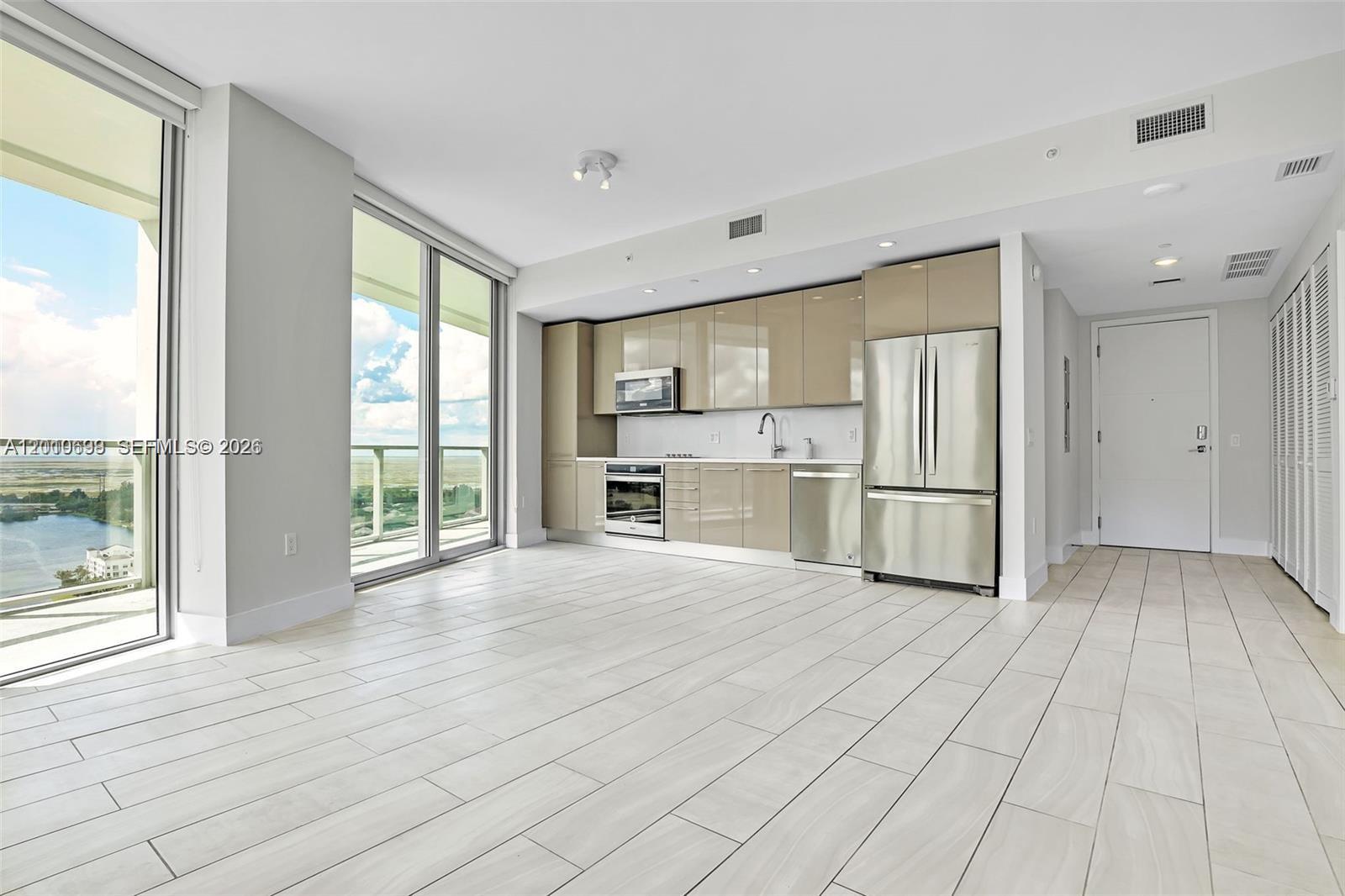 METROPICA NORTH TOWER ONE - Residential