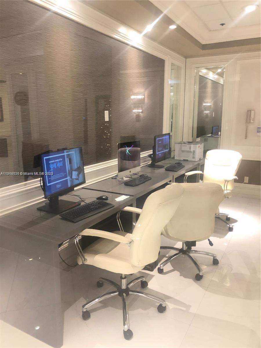 VENETIA CONDO/The Grand - Residential Lease