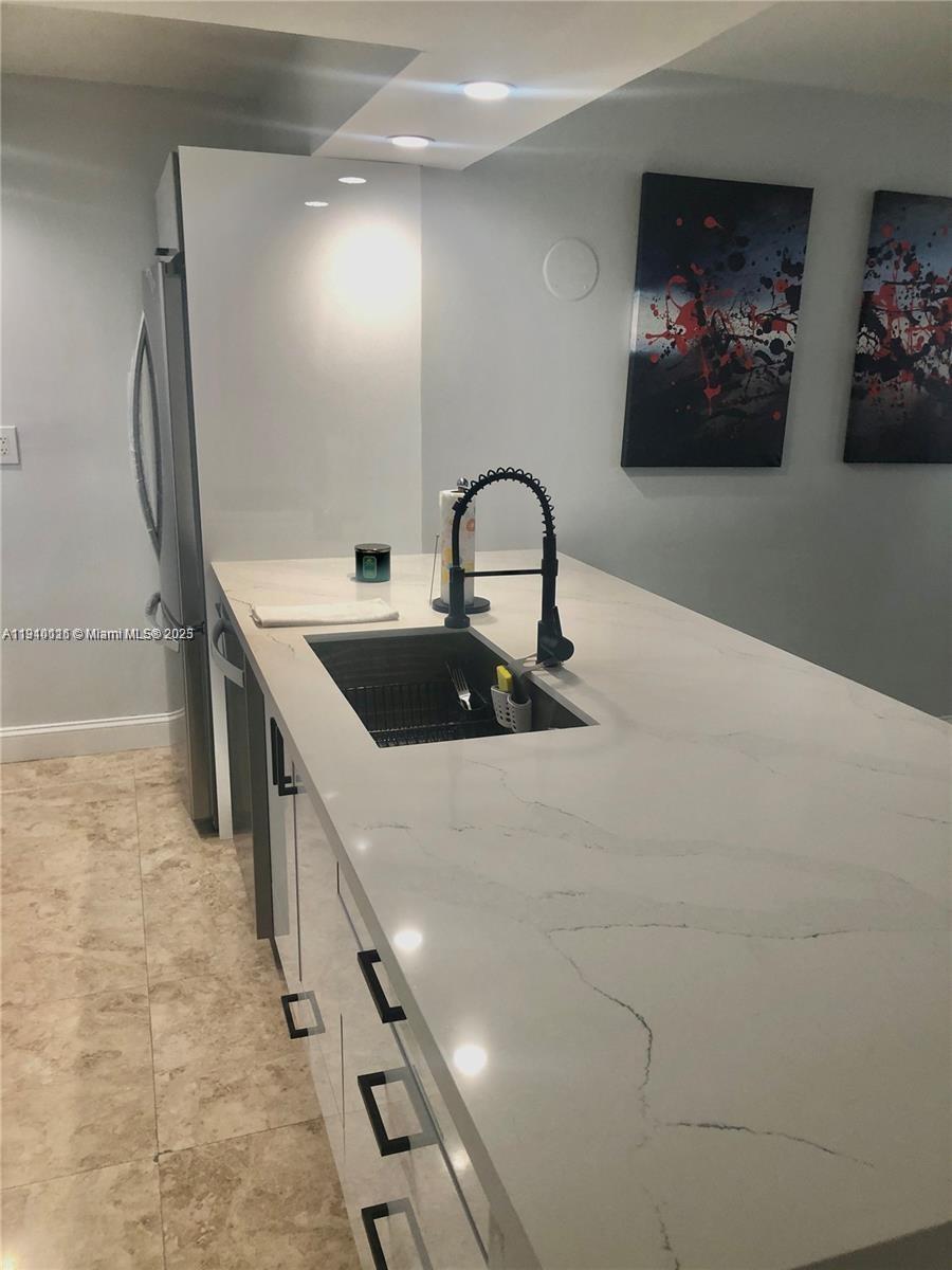 VENETIA CONDO/The Grand - Residential Lease