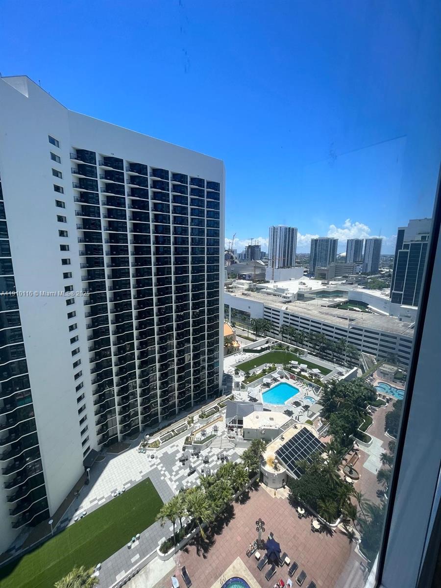 VENETIA CONDO/The Grand - Residential Lease