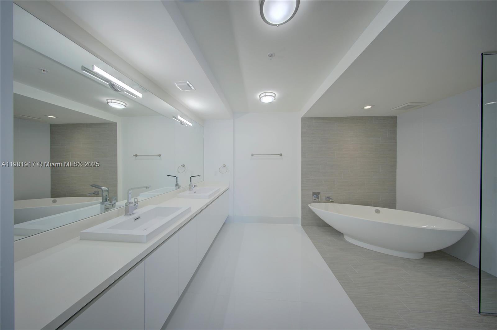 PARQUE TOWERS CONDO - Residential Lease