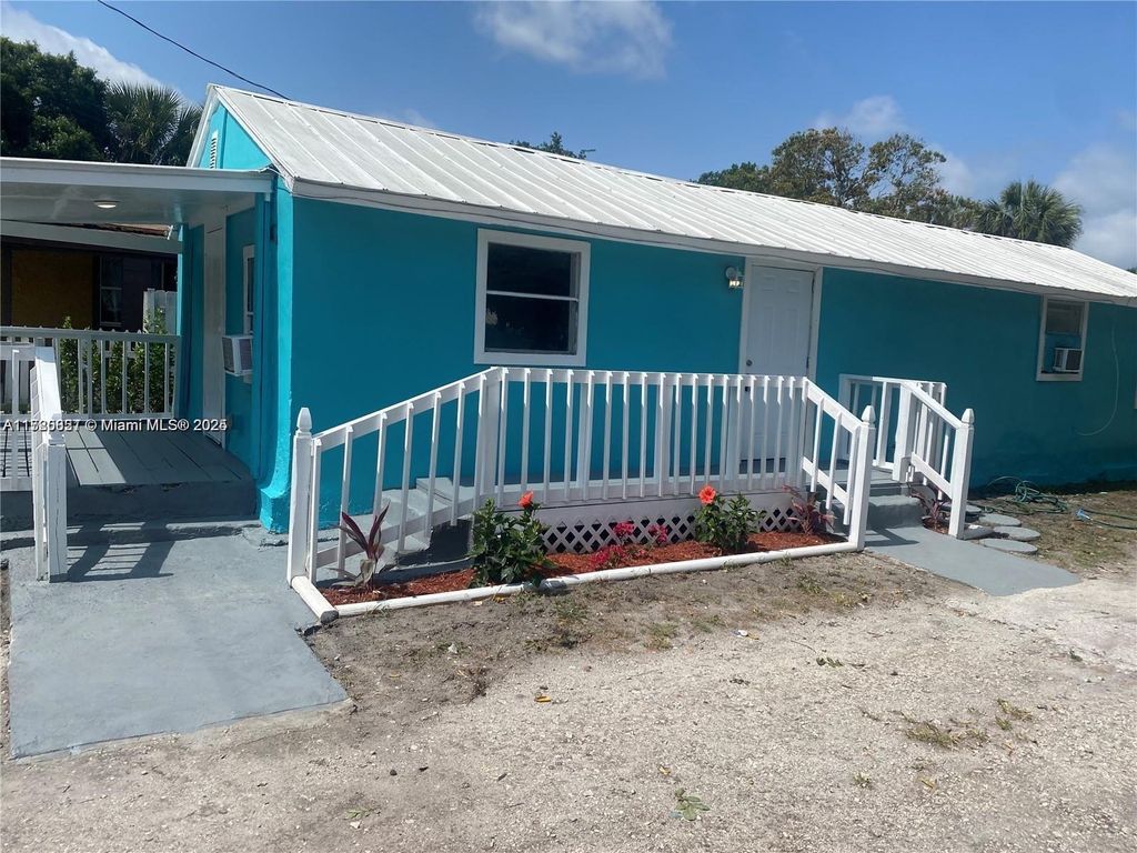 Photo of 427 N 14th St #427, Fort Pierce, FL 34950 (MLS # A11720821)