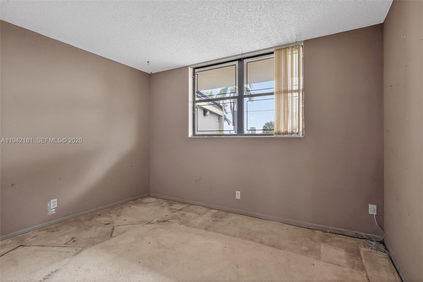 LAKE EMERALD CONDOMINIUM - Residential