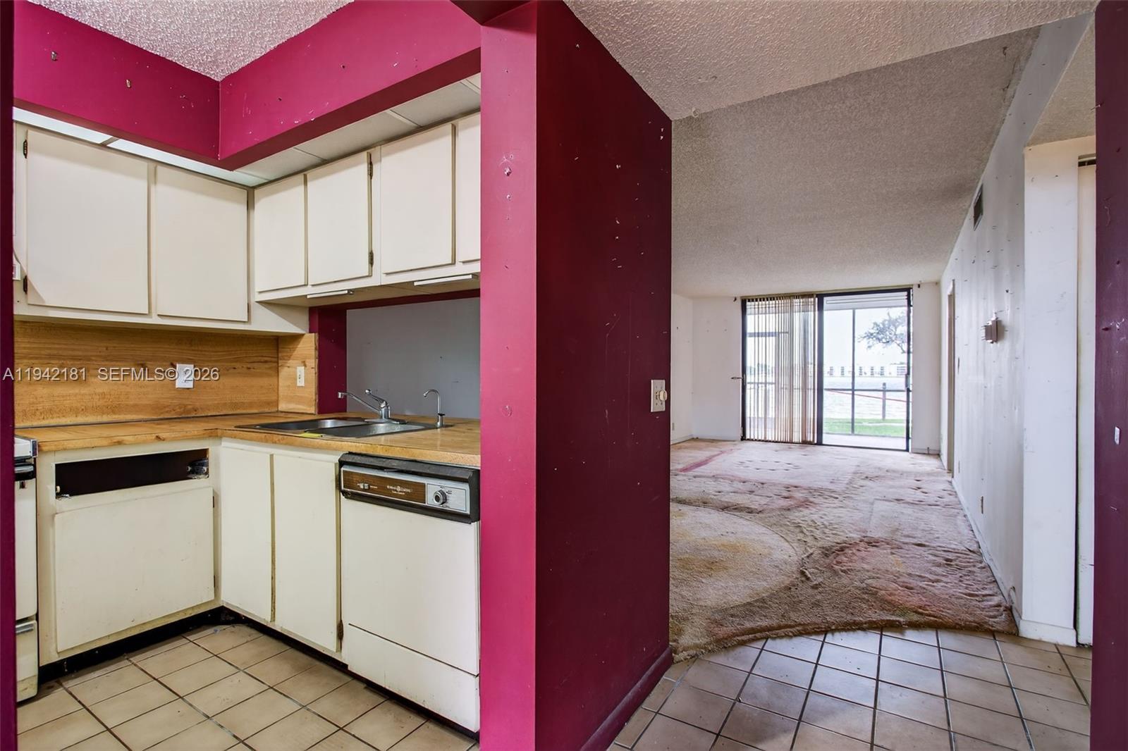 114 Lake Emerald Dr 104