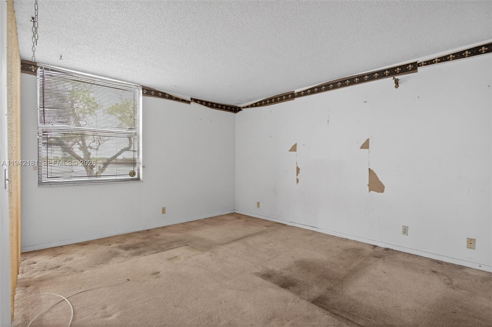 LAKE EMERALD CONDOMINIUM - Residential