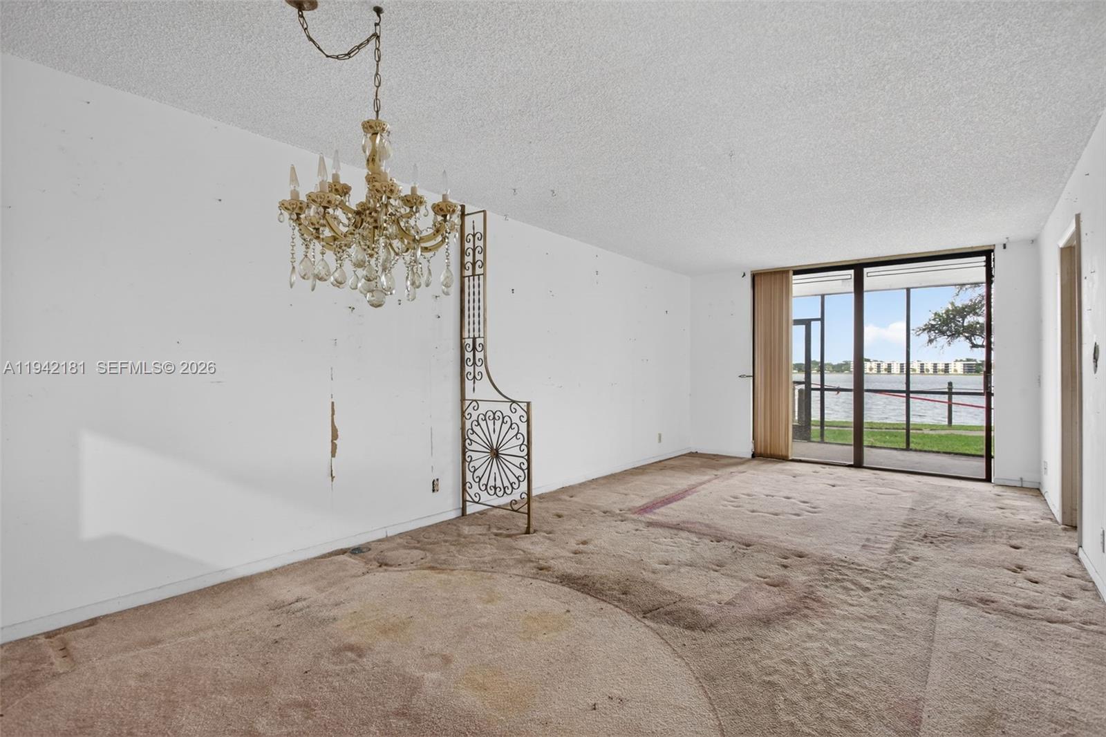 LAKE EMERALD CONDOMINIUM - Residential