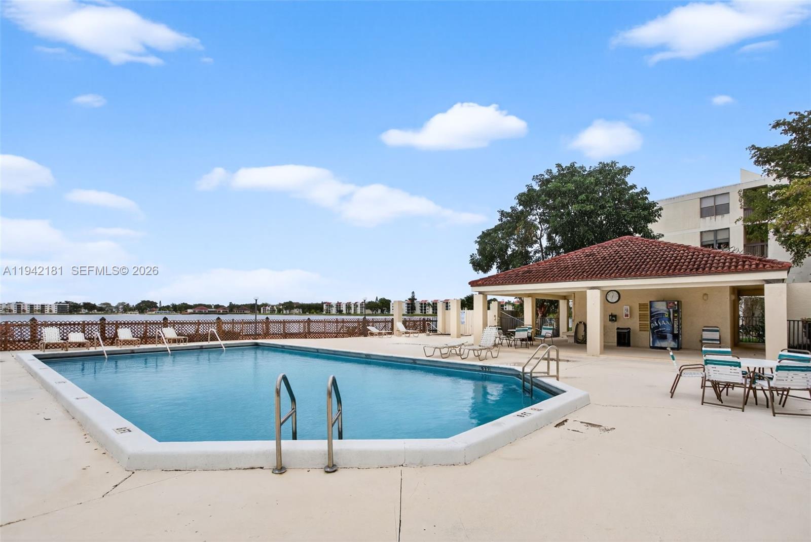 LAKE EMERALD CONDOMINIUM - Residential