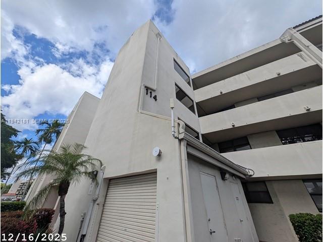 LAKE EMERALD CONDOMINIUM - Residential