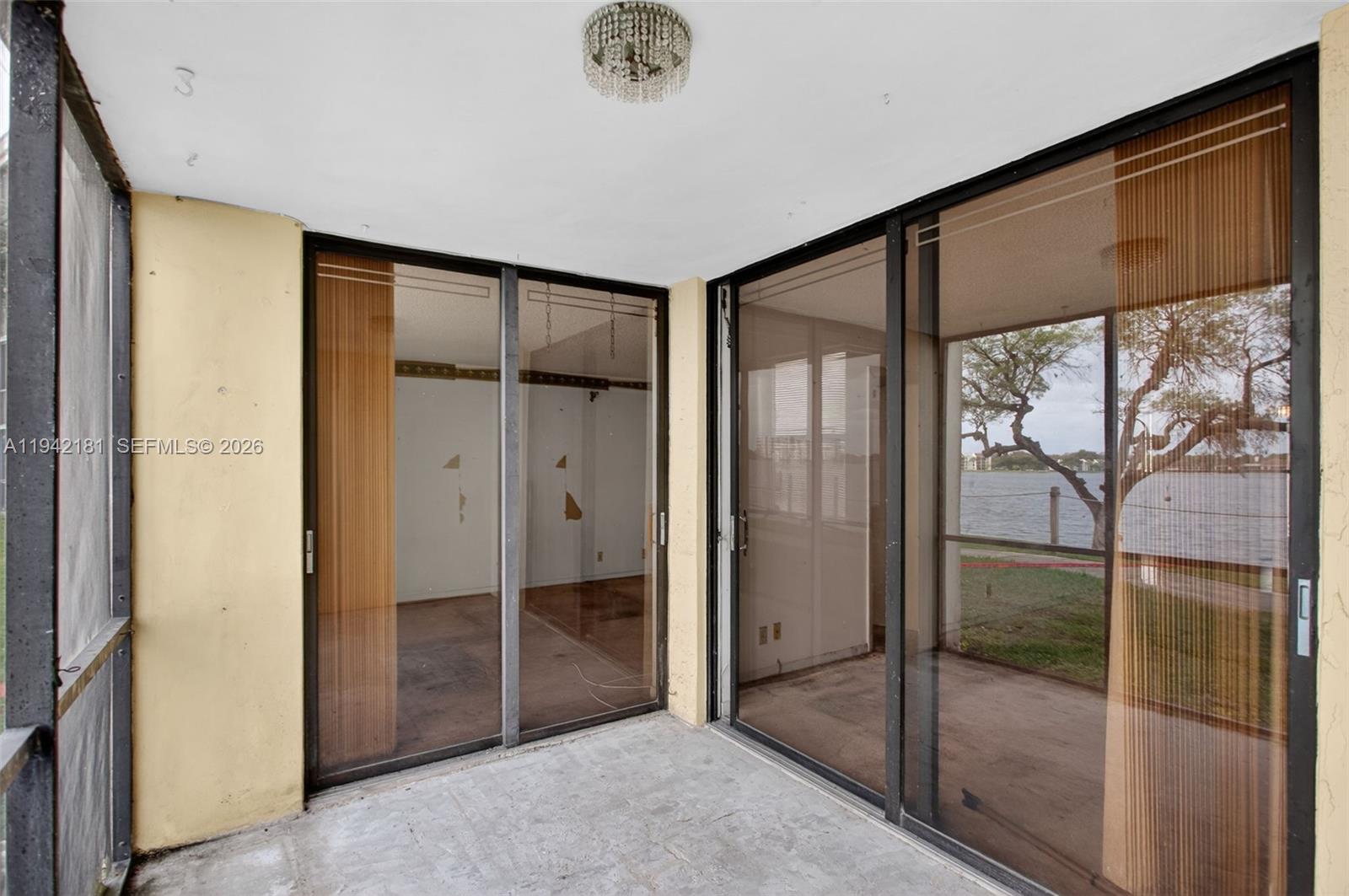 LAKE EMERALD CONDOMINIUM - Residential