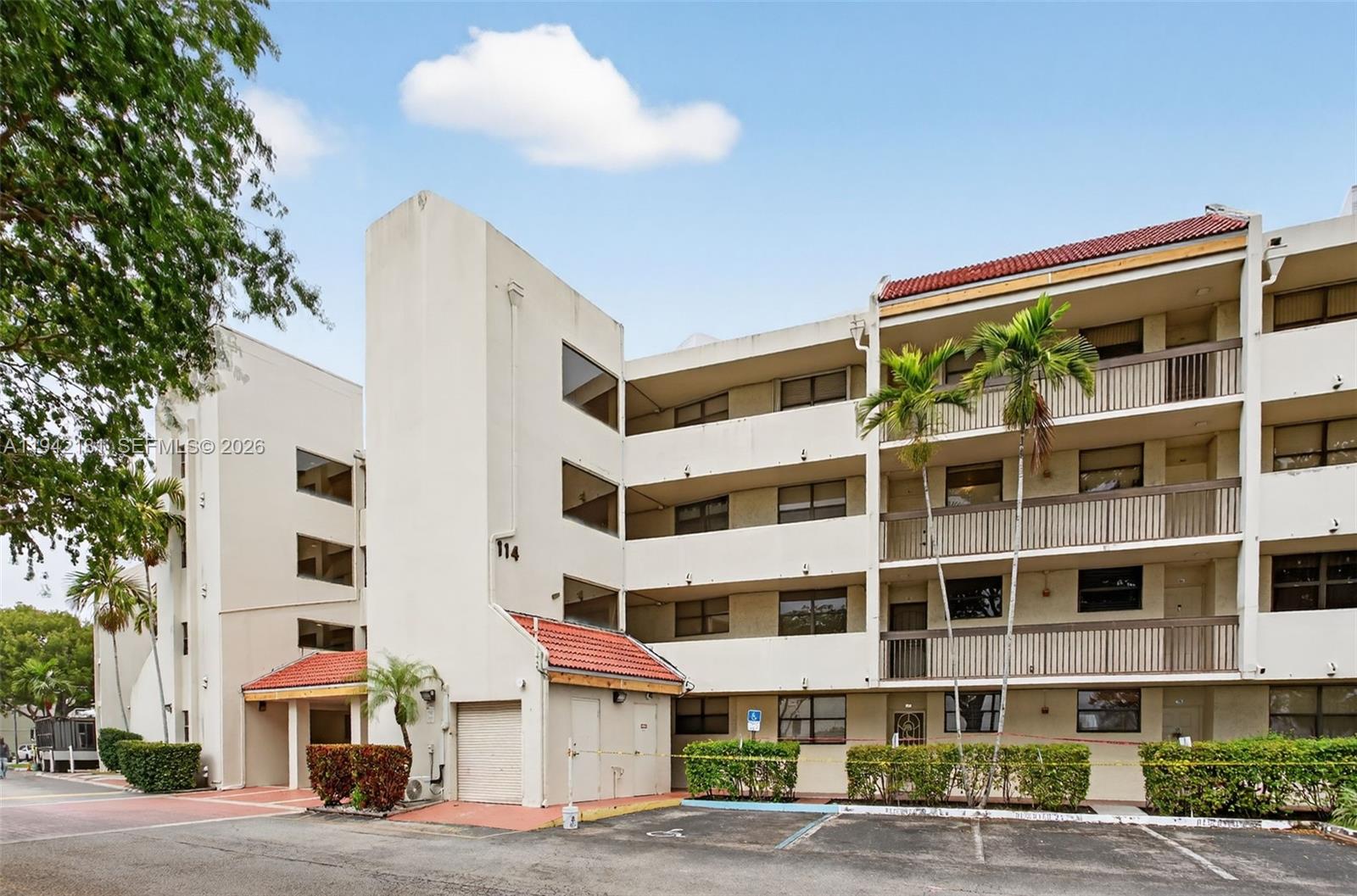 114 Lake Emerald Dr 104