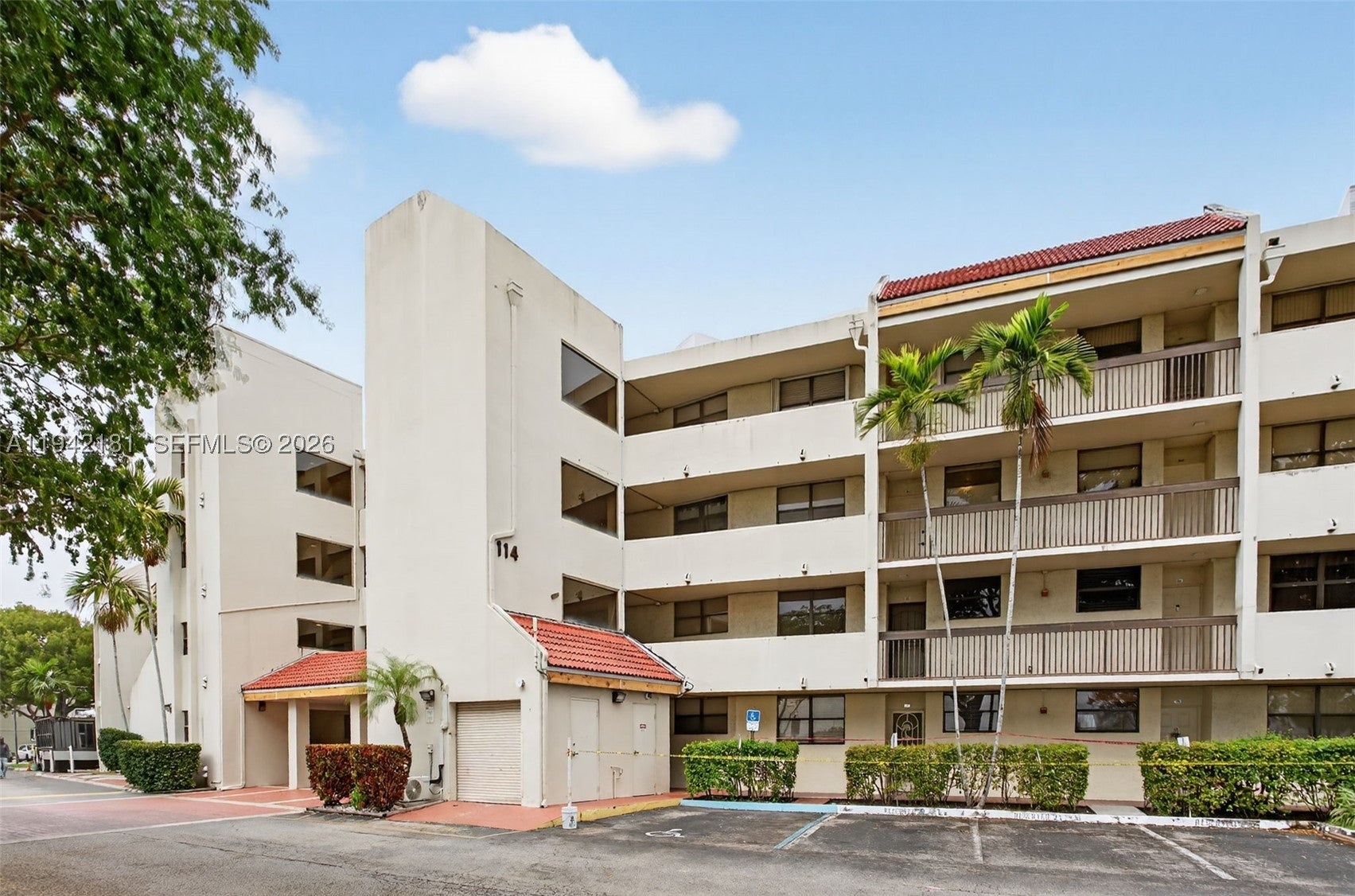 114 Lake Emerald Dr 104, Oakland Park FL 33309