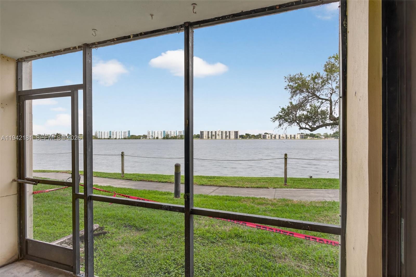 LAKE EMERALD CONDOMINIUM - Residential