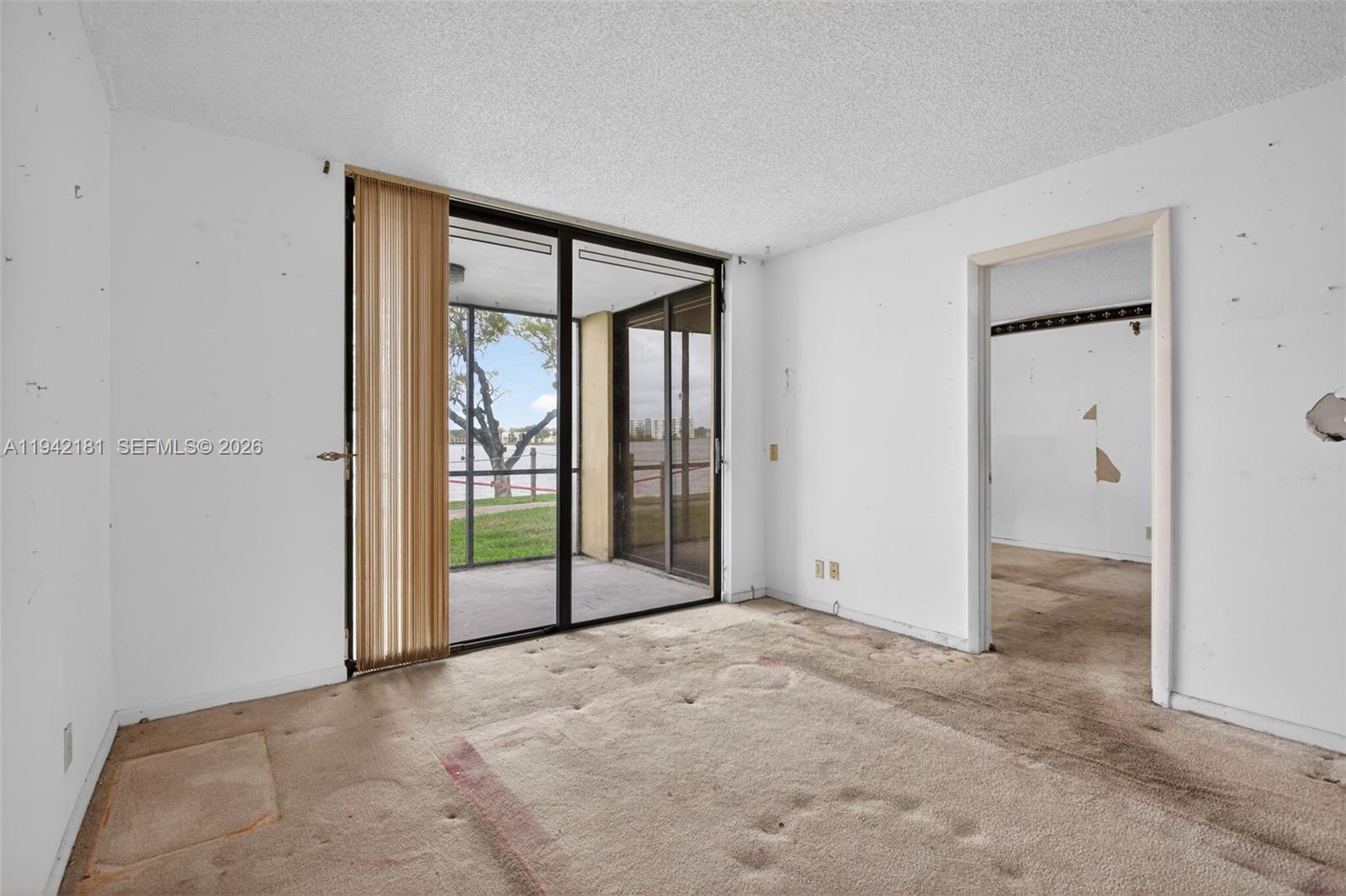 LAKE EMERALD CONDOMINIUM - Residential