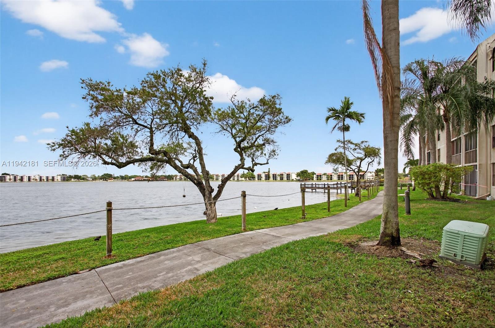 LAKE EMERALD CONDOMINIUM - Residential