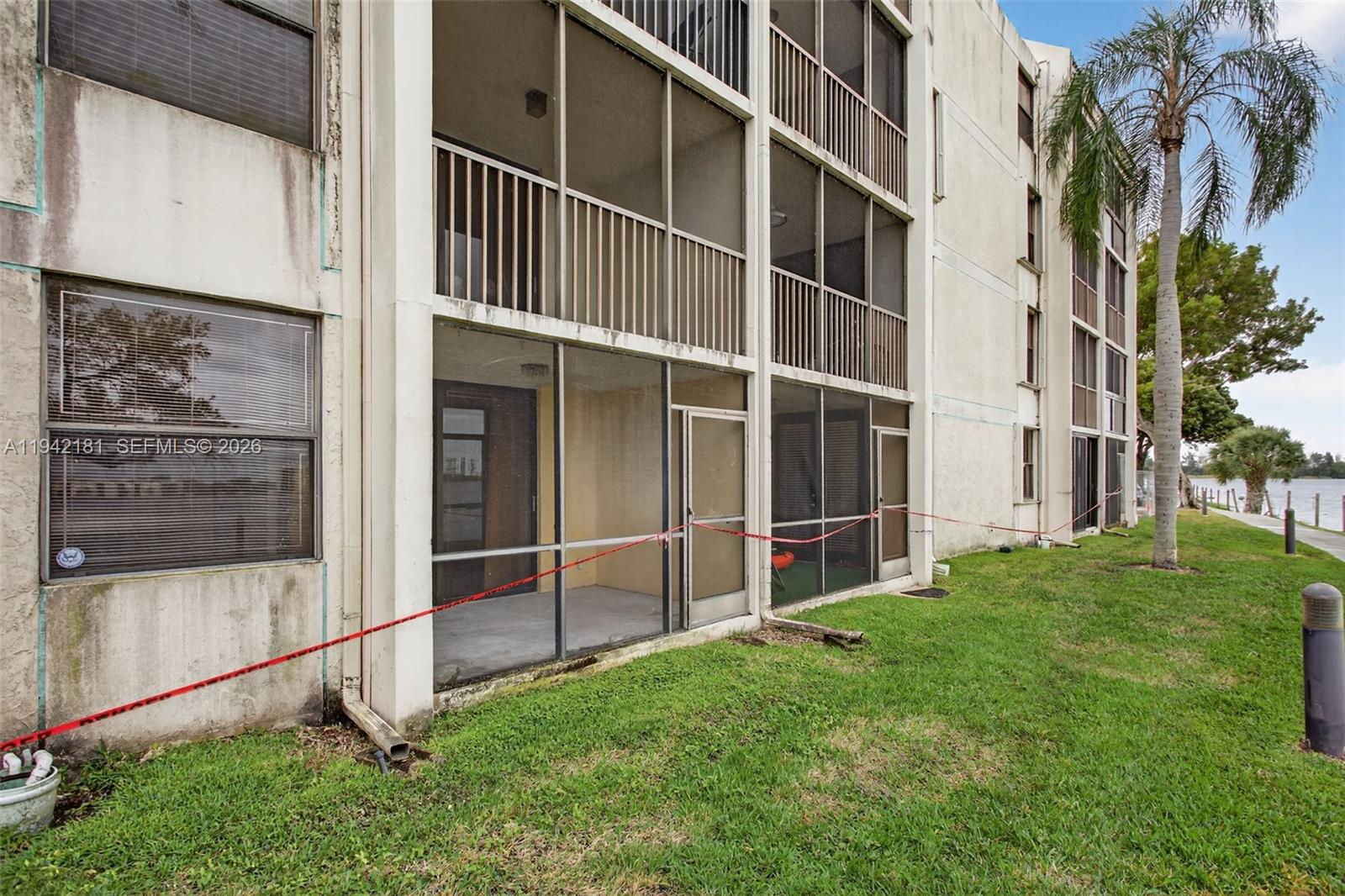 LAKE EMERALD CONDOMINIUM - Residential