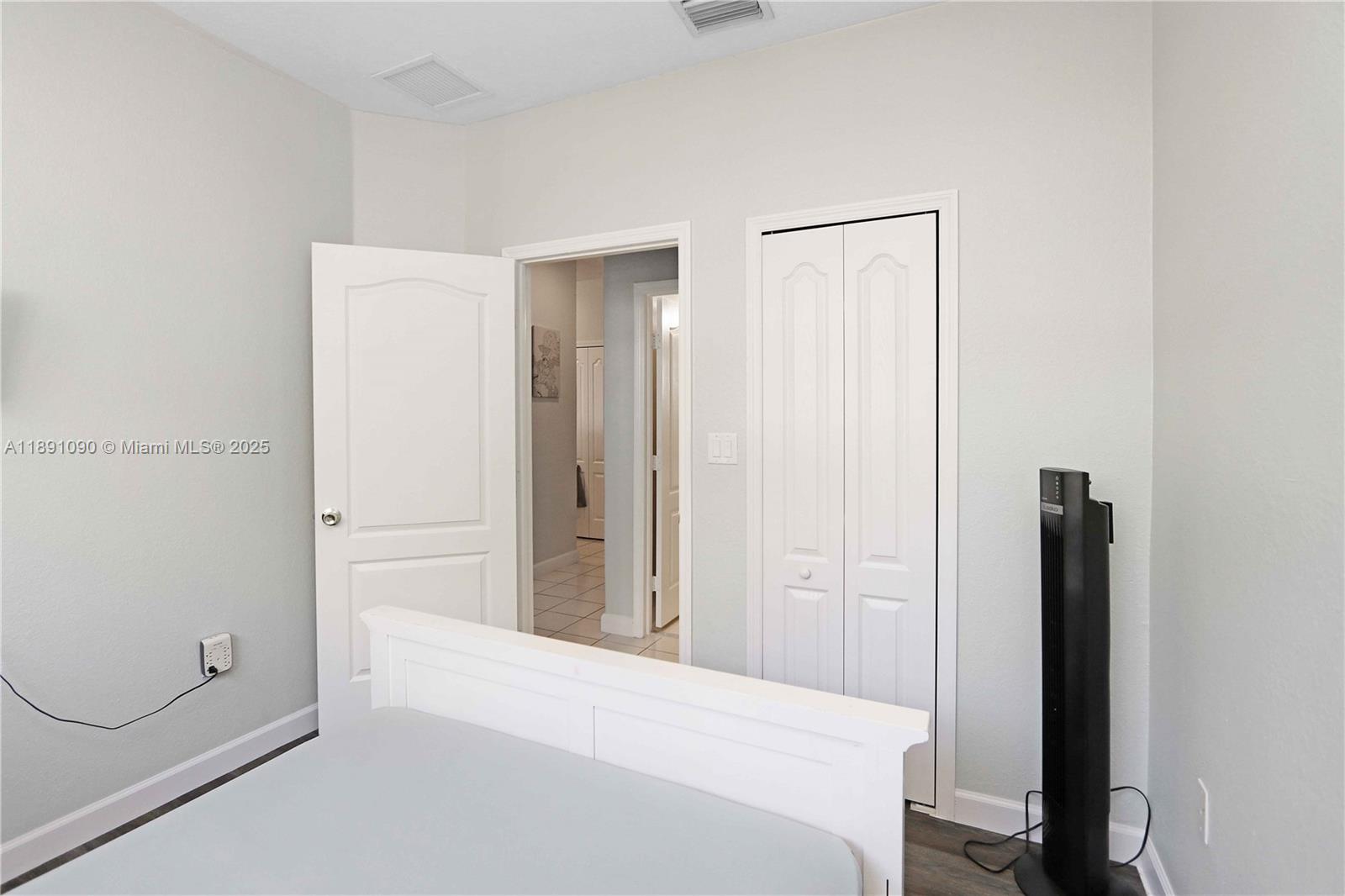 GRAND LAKES PHASE I - Residential Lease