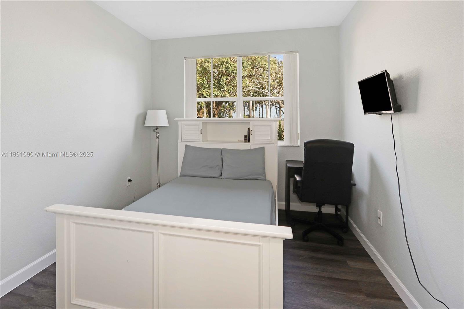 GRAND LAKES PHASE I - Residential Lease